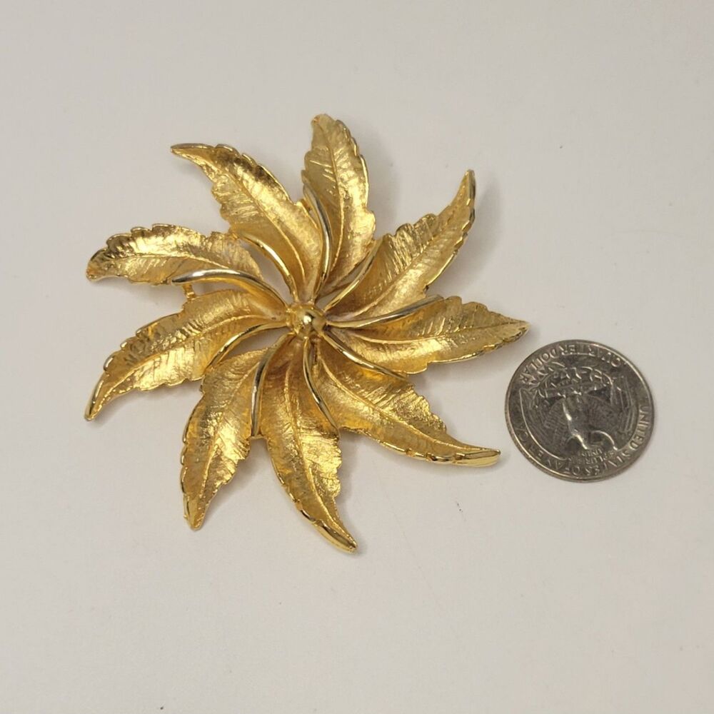 Brooch - Picture 2 of 5